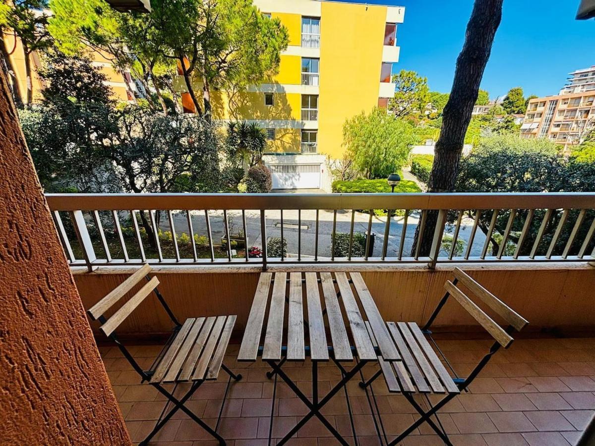 In A Private With Pool Appartamento Nizza